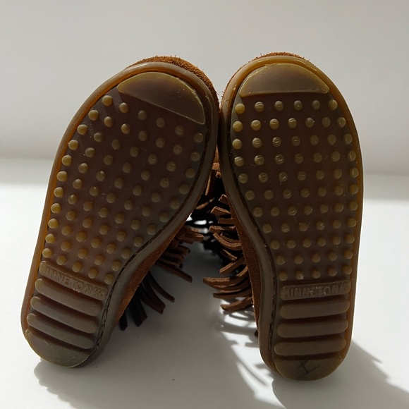 Minnetonka Tan Suede Moccasins Toddler Shoes Boho Size 8 Western - Picture 3 of 5